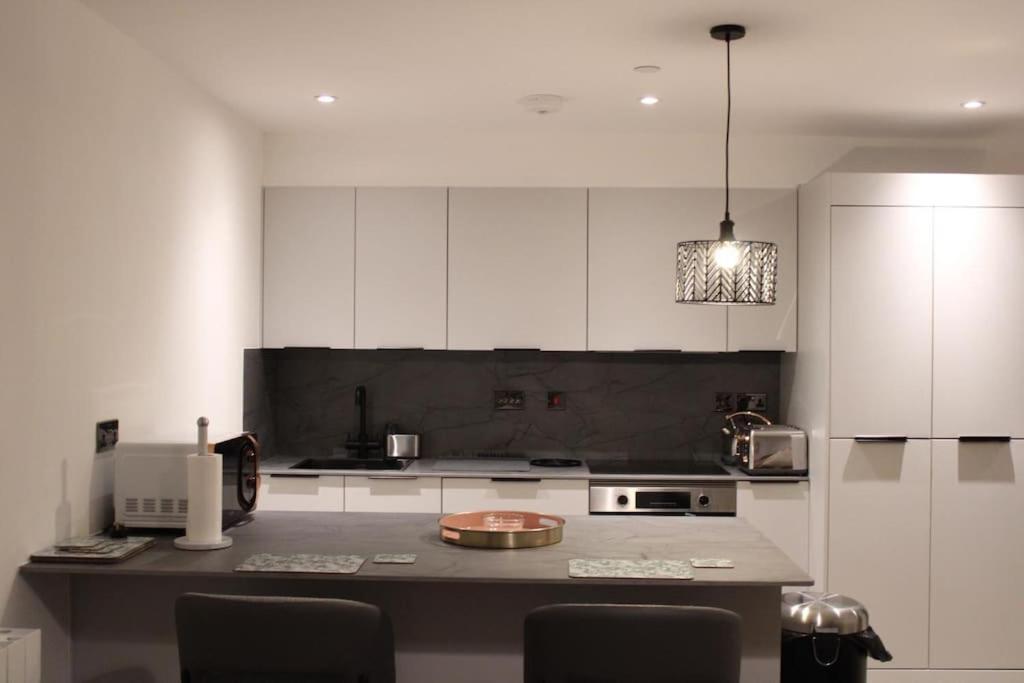 Amazing Luxury One Bedroom Apartment In The Heart Of Preston 프레스턴 외부 사진